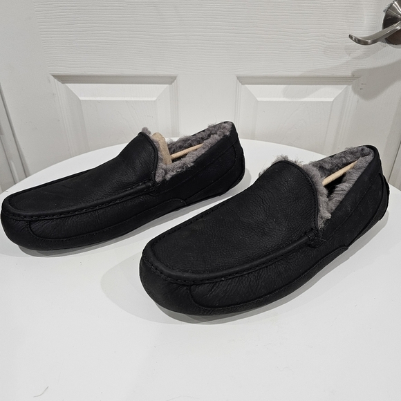 Ugg Ascot Matte Black Leather Loafer